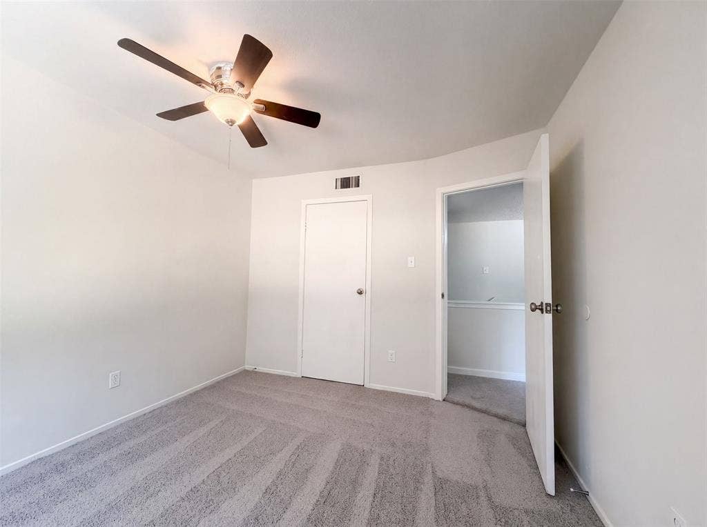 526 Royal Valley Road, Grand Prairie, TX 75052 526 Royal Valley Road, Grand Prairie, TX 75052