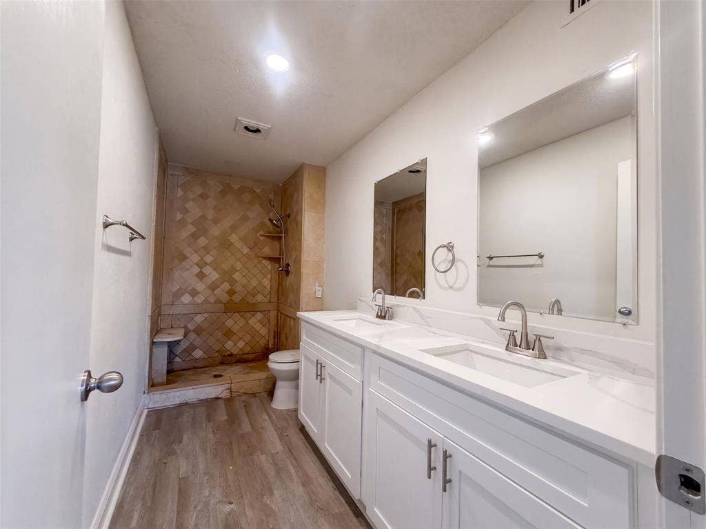 526 Royal Valley Road, Grand Prairie, TX 75052 526 Royal Valley Road, Grand Prairie, TX 75052