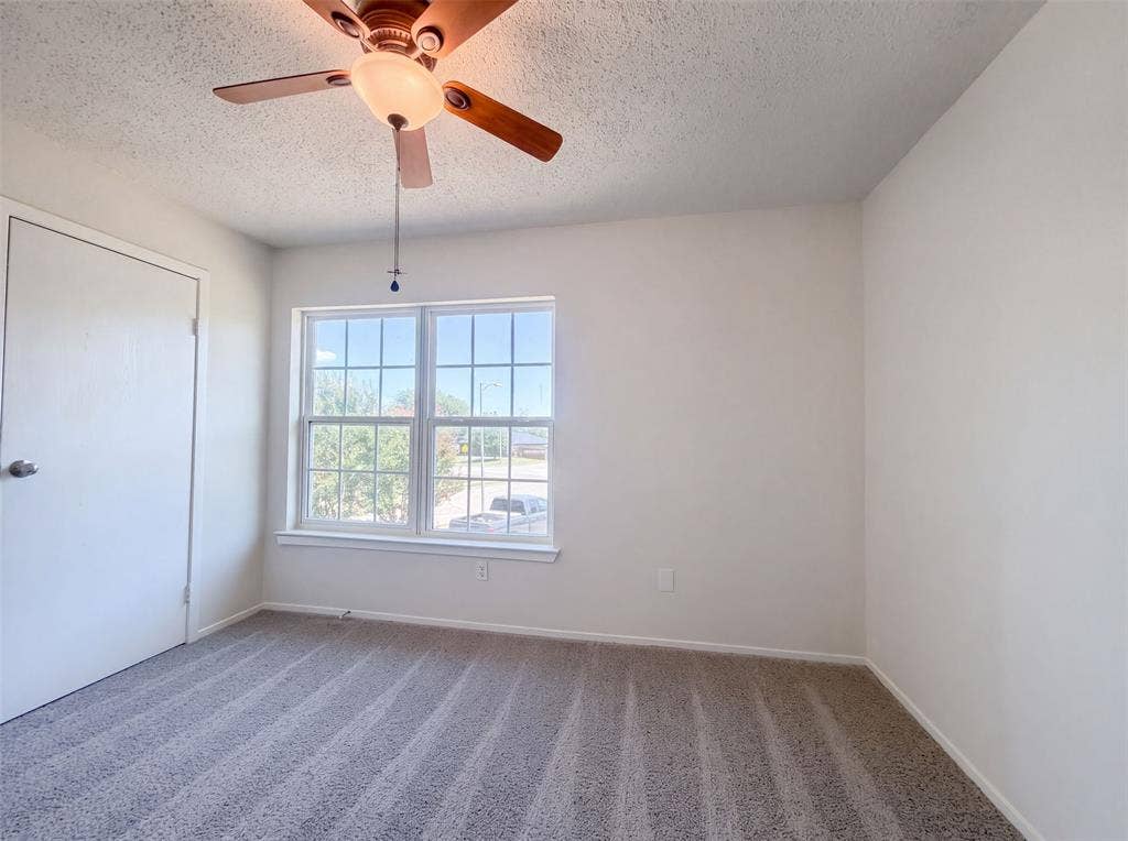 526 Royal Valley Road, Grand Prairie, TX 75052 526 Royal Valley Road, Grand Prairie, TX 75052