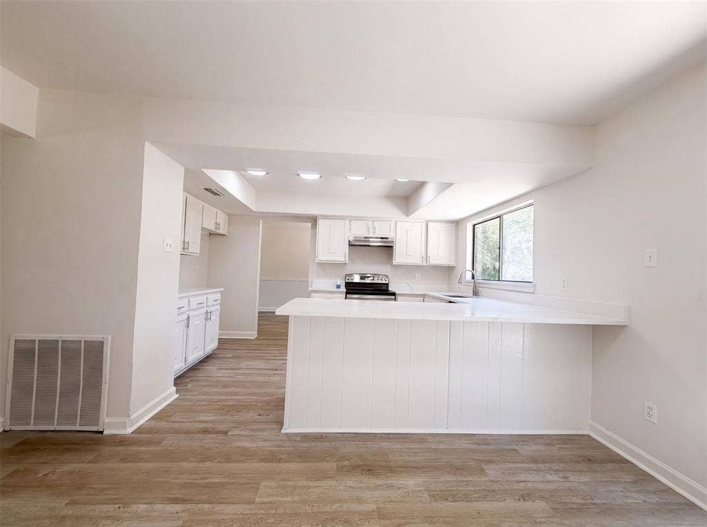 526 Royal Valley Road, Grand Prairie, TX 75052 526 Royal Valley Road, Grand Prairie, TX 75052