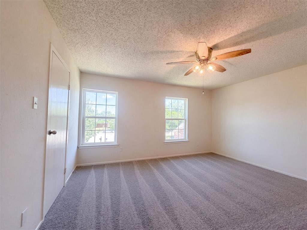 526 Royal Valley Road, Grand Prairie, TX 75052 526 Royal Valley Road, Grand Prairie, TX 75052