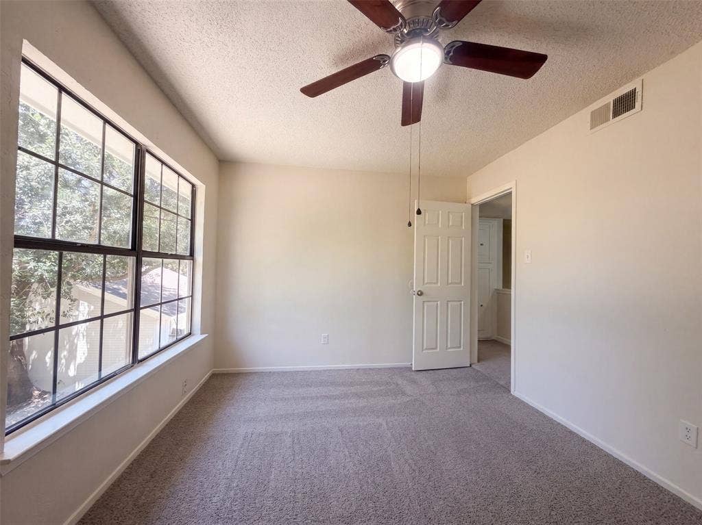 526 Royal Valley Road, Grand Prairie, TX 75052 526 Royal Valley Road, Grand Prairie, TX 75052