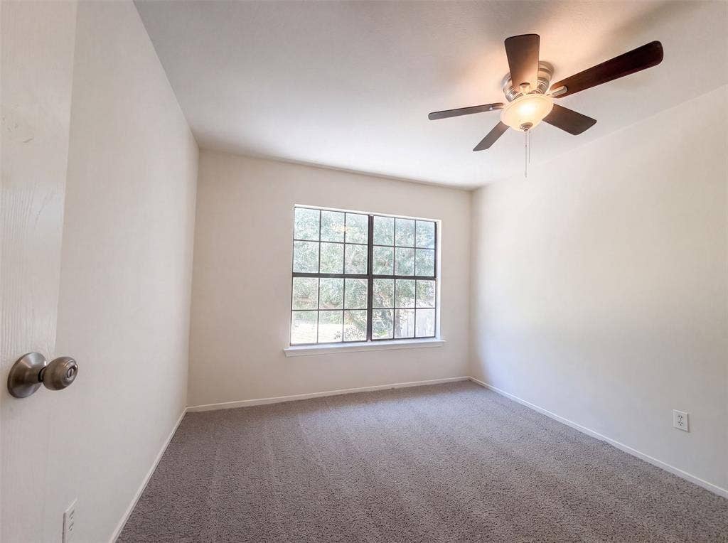 526 Royal Valley Road, Grand Prairie, TX 75052 526 Royal Valley Road, Grand Prairie, TX 75052