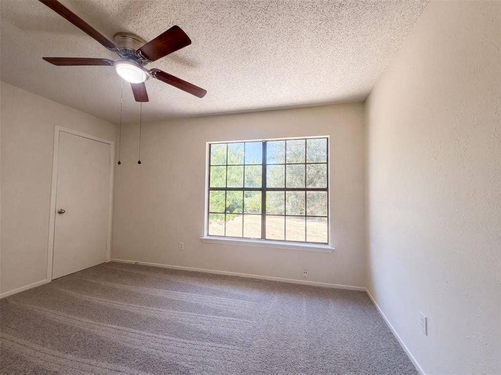526 Royal Valley Road, Grand Prairie, TX 75052 526 Royal Valley Road, Grand Prairie, TX 75052