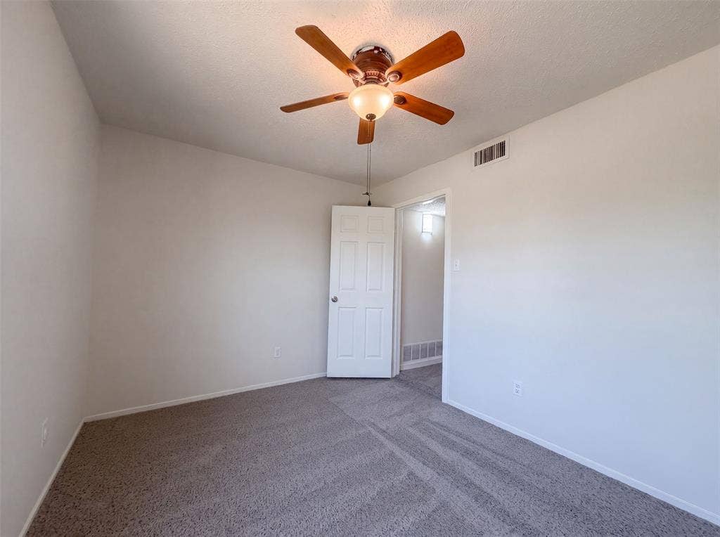 526 Royal Valley Road, Grand Prairie, TX 75052 526 Royal Valley Road, Grand Prairie, TX 75052