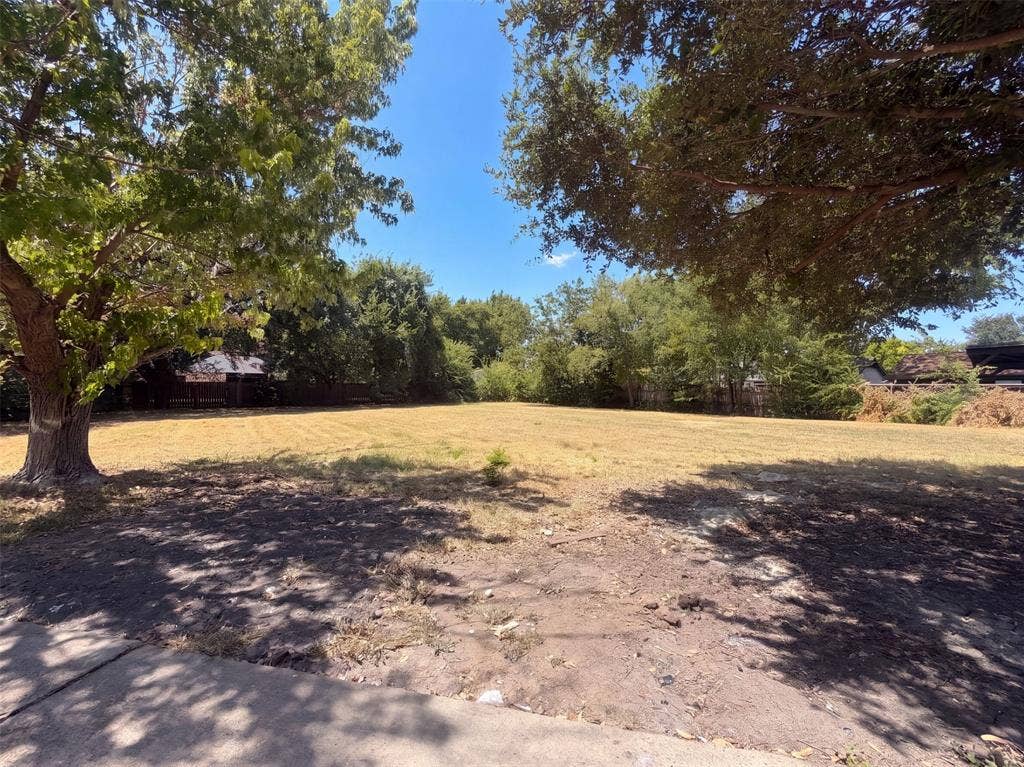 526 Royal Valley Road, Grand Prairie, TX 75052 526 Royal Valley Road, Grand Prairie, TX 75052