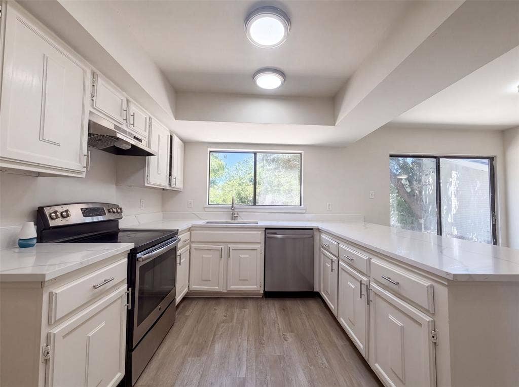 526 Royal Valley Road, Grand Prairie, TX 75052 526 Royal Valley Road, Grand Prairie, TX 75052