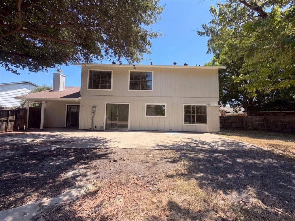 526 Royal Valley Road, Grand Prairie, TX 75052 526 Royal Valley Road, Grand Prairie, TX 75052