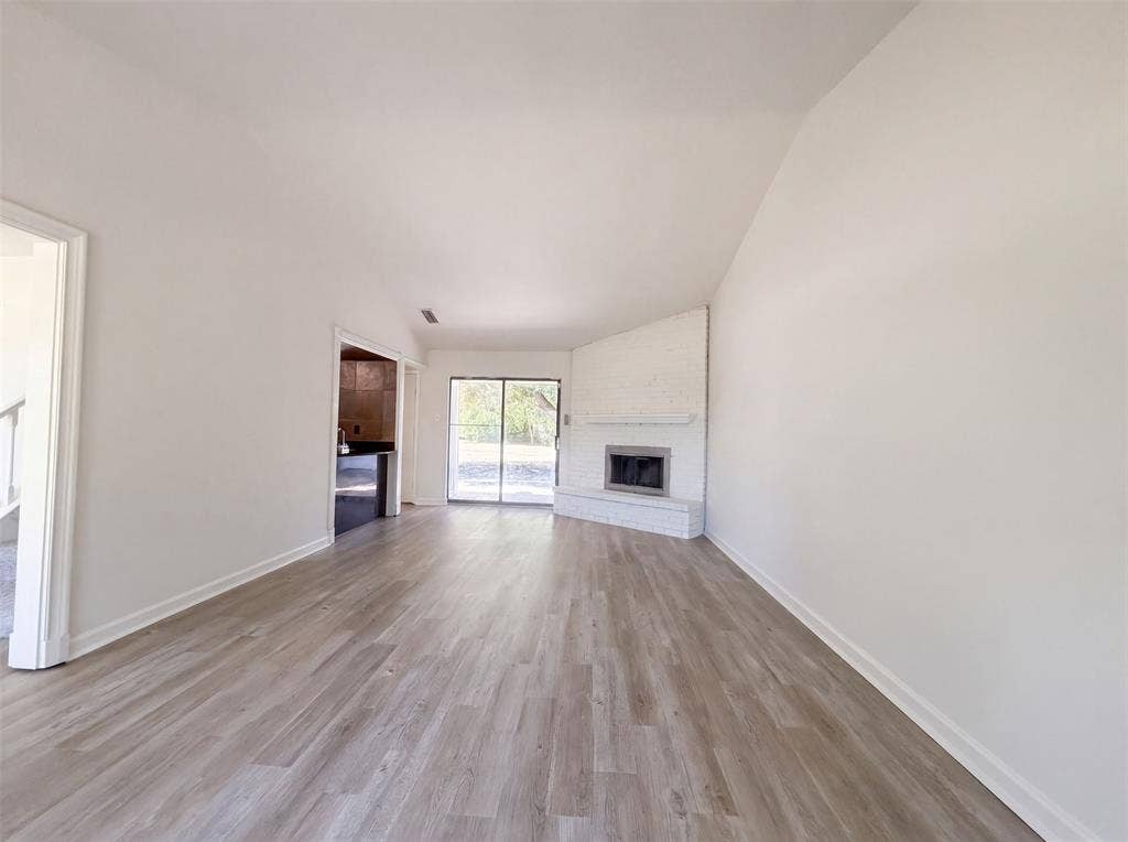 526 Royal Valley Road, Grand Prairie, TX 75052 526 Royal Valley Road, Grand Prairie, TX 75052
