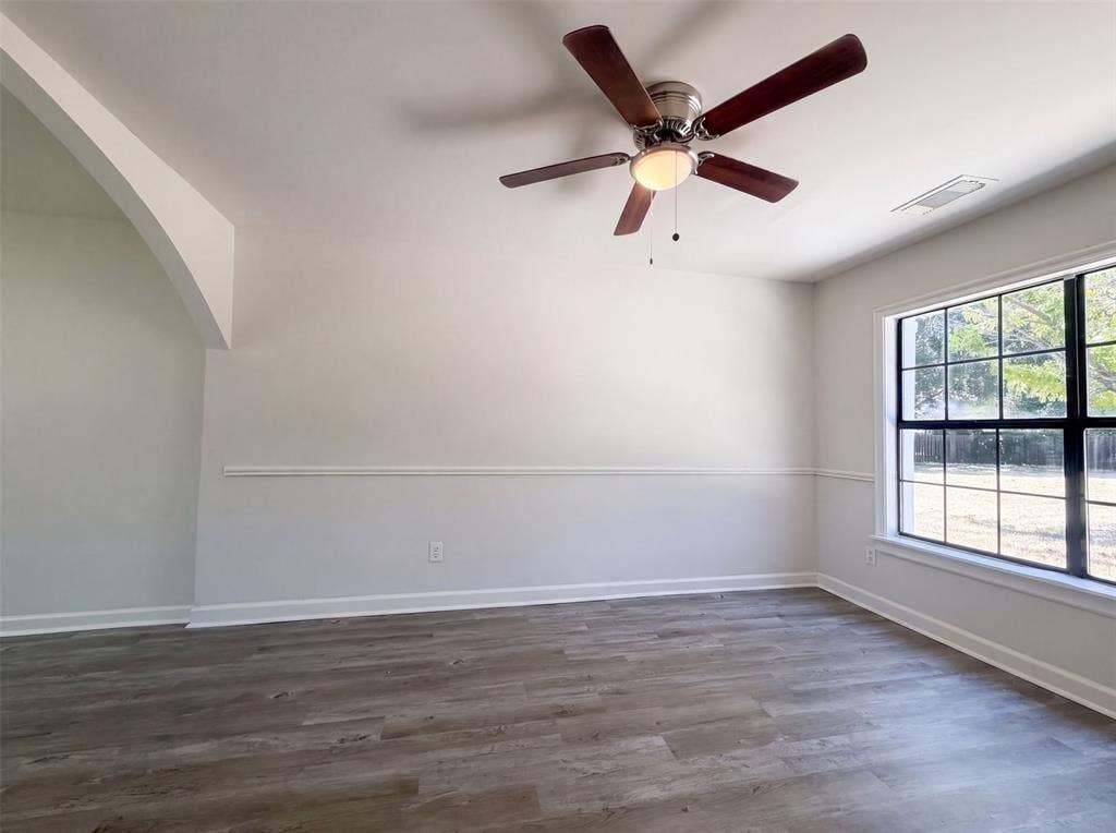 526 Royal Valley Road, Grand Prairie, TX 75052 526 Royal Valley Road, Grand Prairie, TX 75052