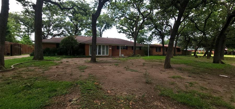 Property photo for 218 W Holland Drive, Irving, TX