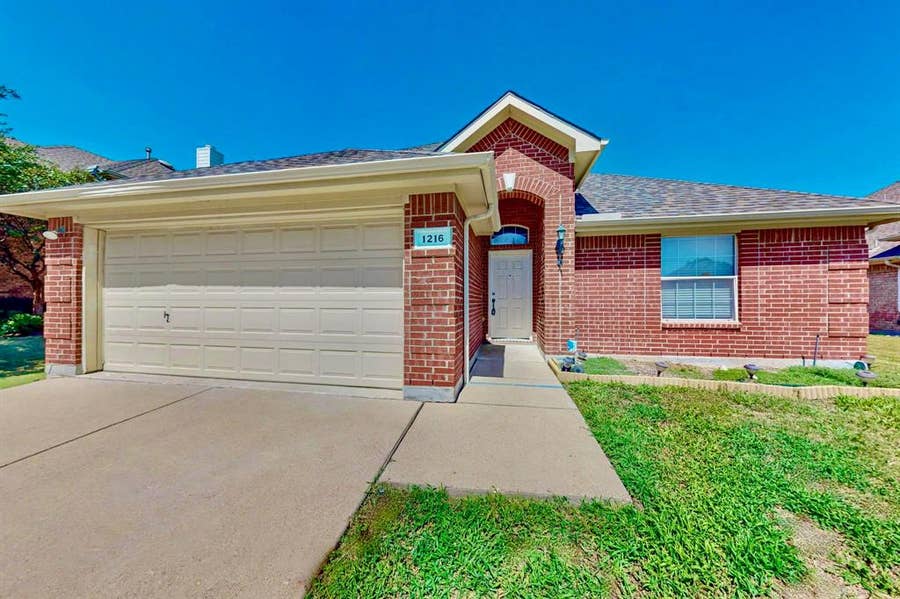 Property photo for 1216 Lake Forest Drive, Grand Prairie, TX