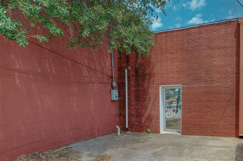 115 W Main Street, Grand Prairie, TX 75050 115 W Main Street, Grand Prairie, TX 75050