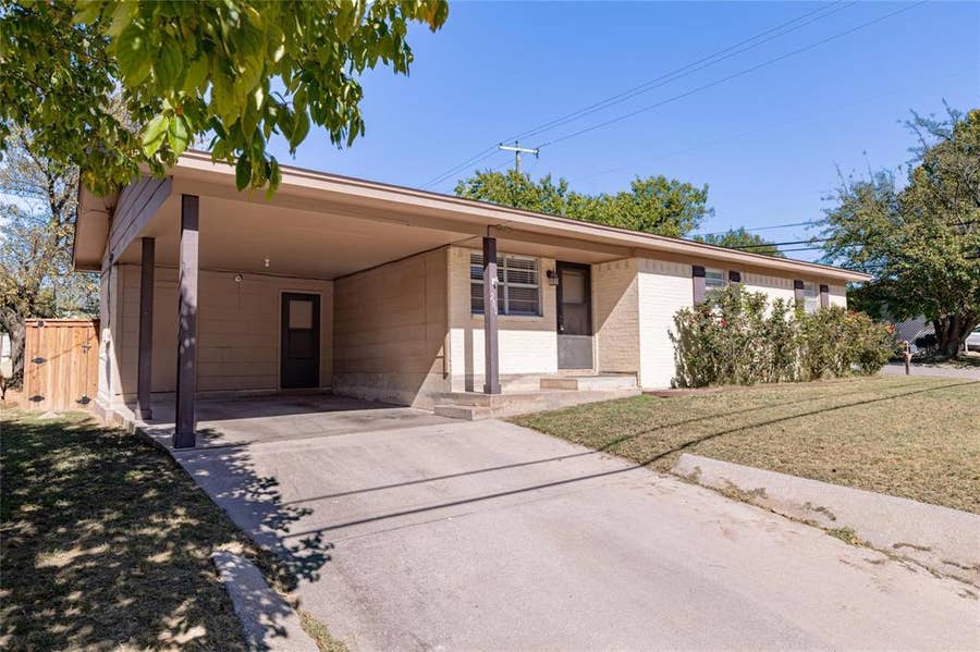 Property photo for 200 Hale Avenue, Decatur, TX