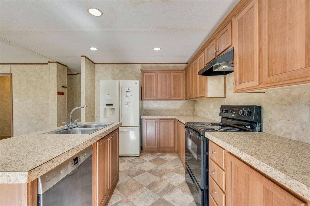7401 County Road 4613, Athens, TX 75752