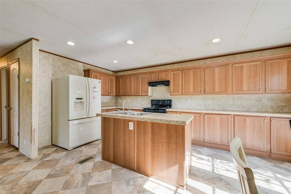 7401 County Road 4613, Athens, TX 75752