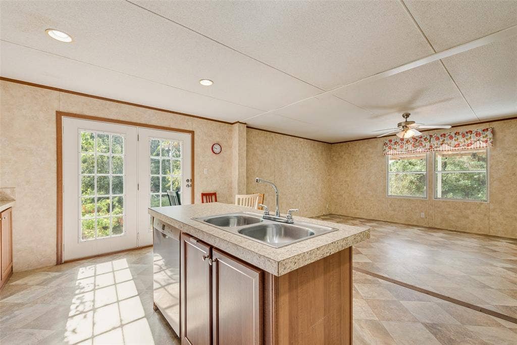 7401 County Road 4613, Athens, TX 75752