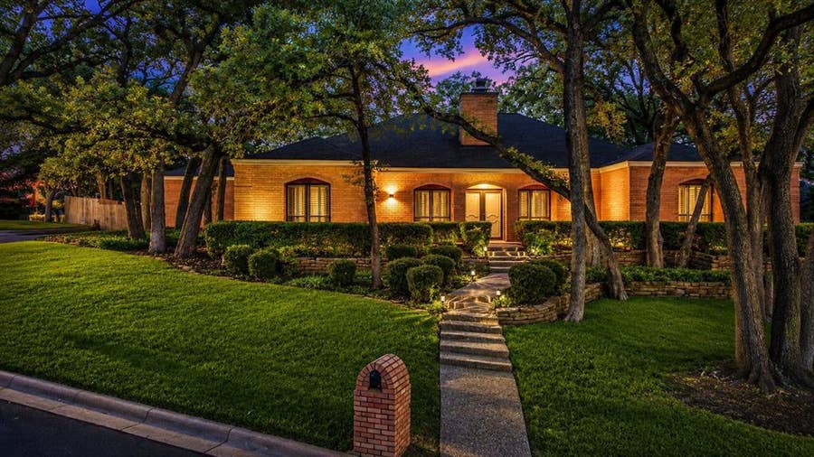 Property photo for 1205 Riverview Drive, Arlington, TX
