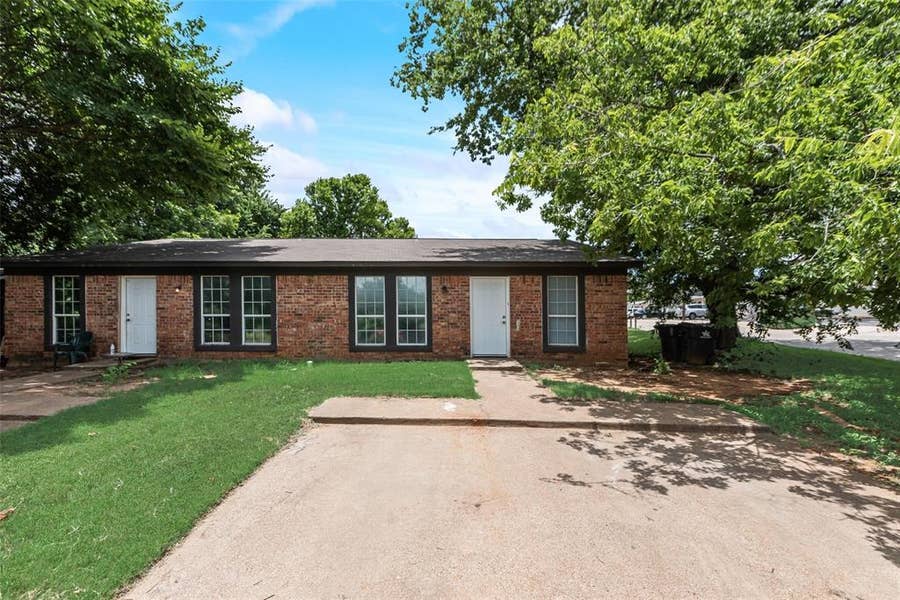 Property photo for 1000 S Mary Street, Arlington, TX