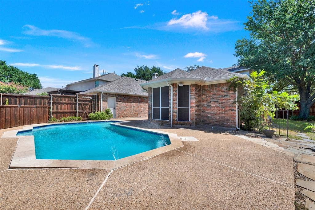 3217 Royal Melbourne Drive, Plano, TX 75093 Looking across the aggregate patio deck highlights the pool layout alongside the flagstone pathway leading toward the side yard. You will love having plenty of open patio space for lounging chairs, outdoor dining setups, and lively summer gatherings.