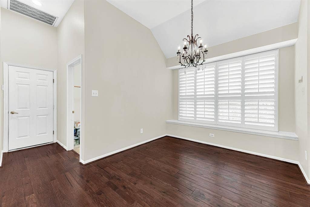 3217 Royal Melbourne Drive, Plano, TX 75093 High sloped ceilings and a classic chandelier draw your eye to the sunlit window seat and nearby pantry area. It makes a cozy, sun-filled dining spot for starting your day on a bright and restful note