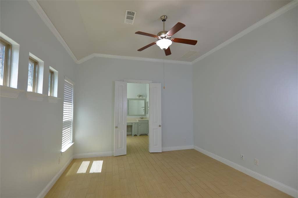 3707 Plum Vista Place, Arlington, TX 76005 Spacious interior room featuring wood-finish flooring, vaulted ceiling, and crown molding