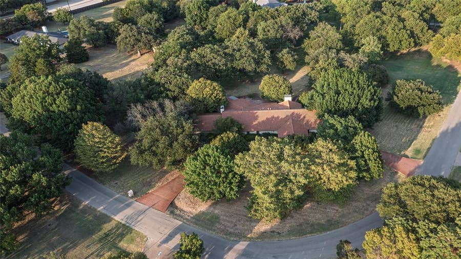 Property photo for 103 Red Oak Lane, Flower Mound, TX