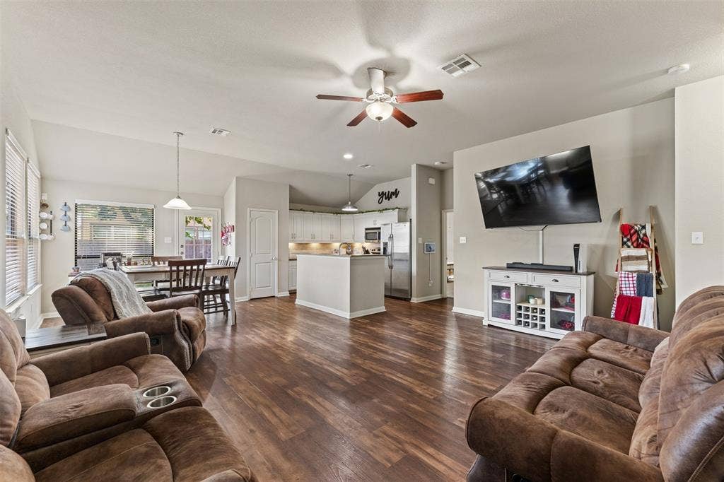 10313 Condor Loop, Waco, TX 76708 Wood-finish flooring, vaulted ceilings, and a ceiling fan
