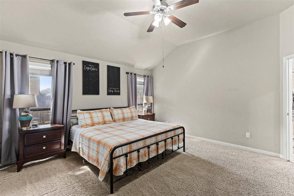 10313 Condor Loop, Waco, TX 76708 Vaulted ceiling featuring a ceiling fan with integrated lighting