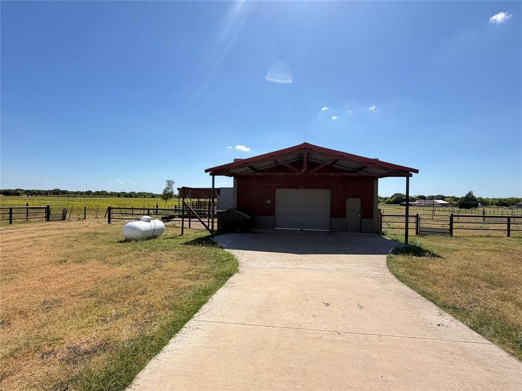 1015 Curry Road, Waxahachie, TX 75167 1015 Curry Road, Waxahachie, TX 75167