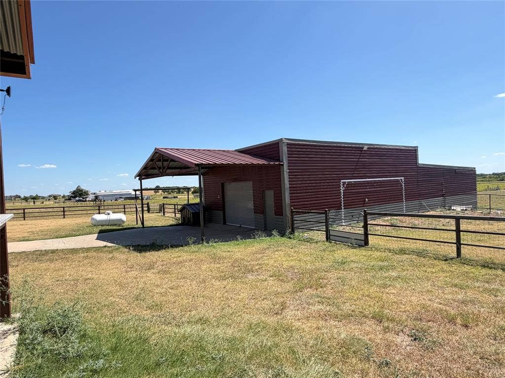 1015 Curry Road, Waxahachie, TX 75167 1015 Curry Road, Waxahachie, TX 75167