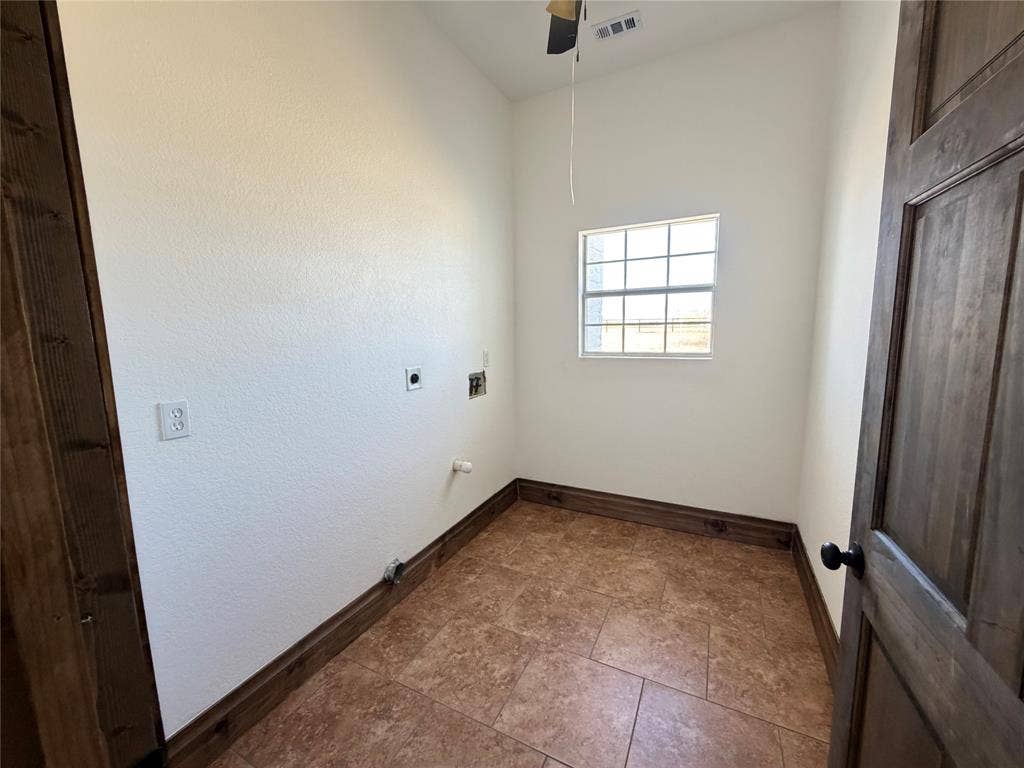 1015 Curry Road, Waxahachie, TX 75167 1015 Curry Road, Waxahachie, TX 75167