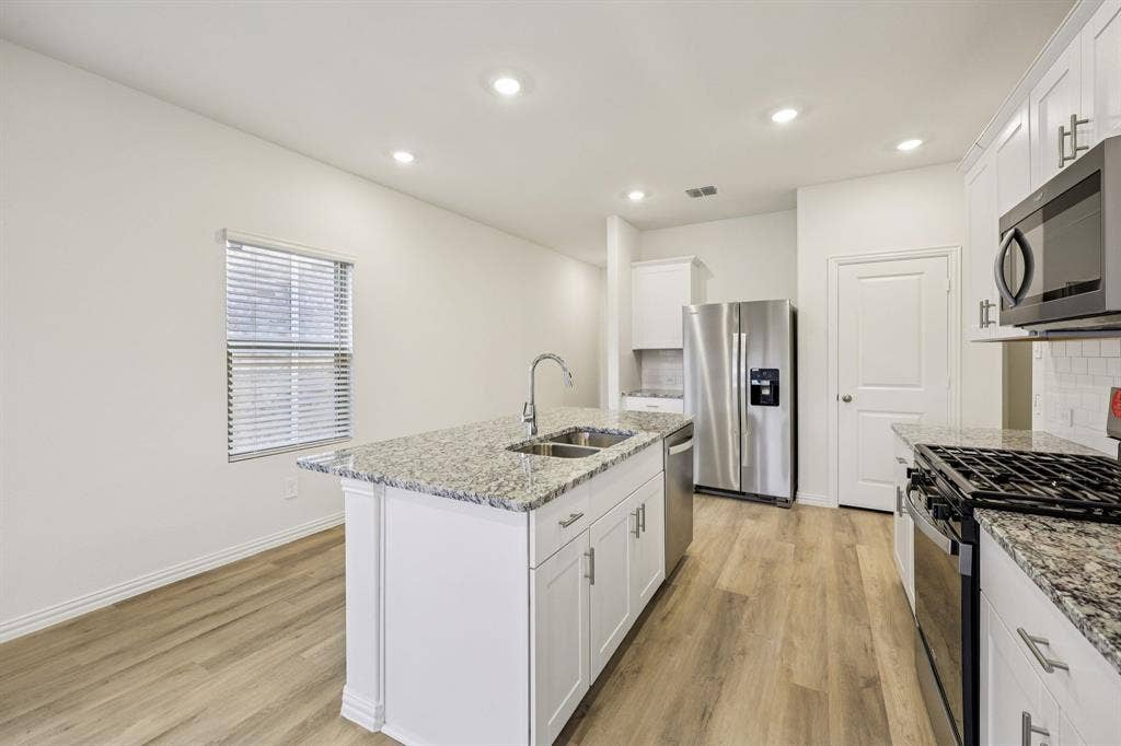 1625 Arches Road, Anna, TX 75409 Photo is not of the actual home, but is an inspirational photo of builder’s model home and may depict options, furnishings, and/or decorator features that are not included.