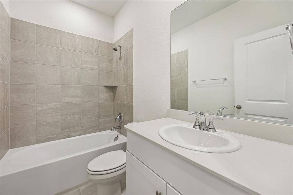 1625 Arches Road, Anna, TX 75409 Photo is not of the actual home, but is an inspirational photo of builder’s model home and may depict options, furnishings, and/or decorator features that are not included.