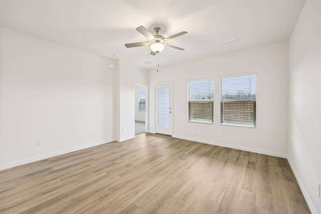 1625 Arches Road, Anna, TX 75409 Photo is not of the actual home, but is an inspirational photo of builder’s model home and may depict options, furnishings, and/or decorator features that are not included.