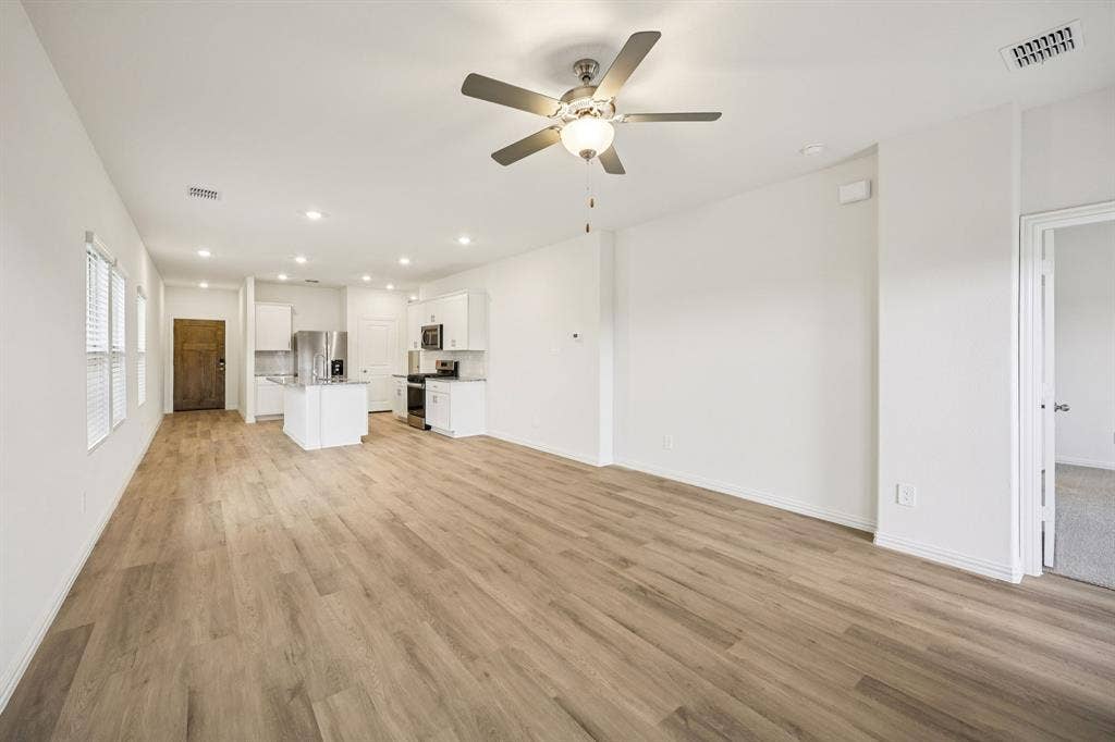 1625 Arches Road, Anna, TX 75409 Photo is not of the actual home, but is an inspirational photo of builder’s model home and may depict options, furnishings, and/or decorator features that are not included.