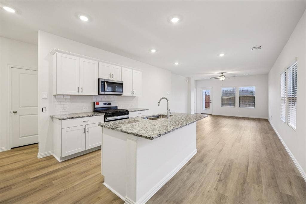 1625 Arches Road, Anna, TX 75409 Photo is not of the actual home, but is an inspirational photo of builder’s model home and may depict options, furnishings, and/or decorator features that are not included.