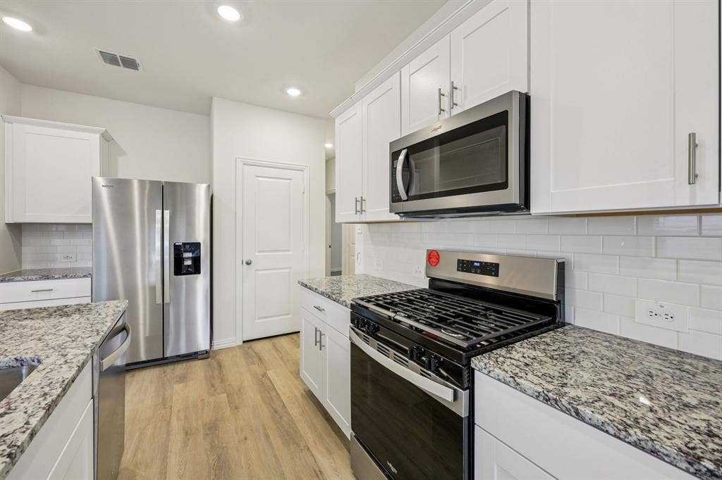 1625 Arches Road, Anna, TX 75409 Photo is not of the actual home, but is an inspirational photo of builder’s model home and may depict options, furnishings, and/or decorator features that are not included.