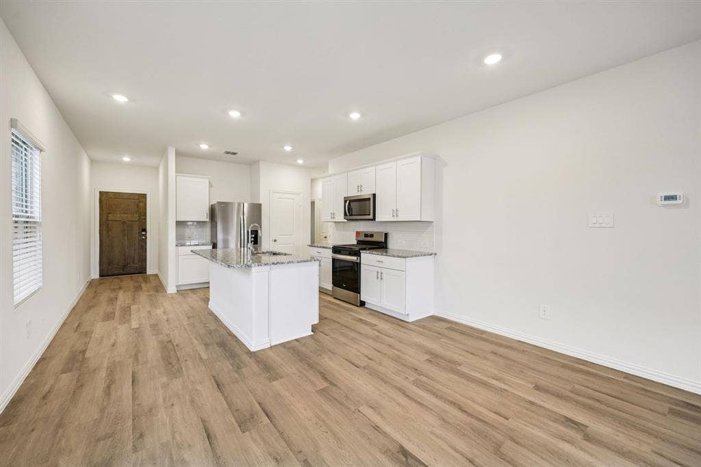 1625 Arches Road, Anna, TX 75409 Photo is not of the actual home, but is an inspirational photo of builder’s model home and may depict options, furnishings, and/or decorator features that are not included.
