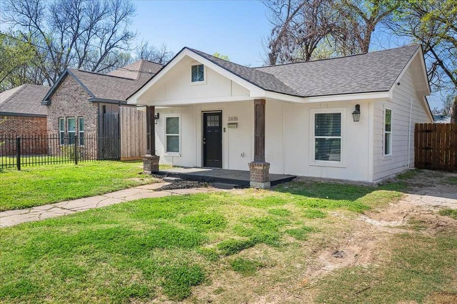 Property photo for 2635 Carpenter Avenue, Dallas, TX