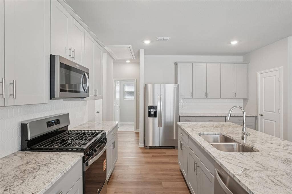 1617 Arches Road, Anna, TX 75409 Photo is not of the actual home, but is an inspirational photo of builder’s model home and may depict options, furnishings, and/or decorator features that are not included.