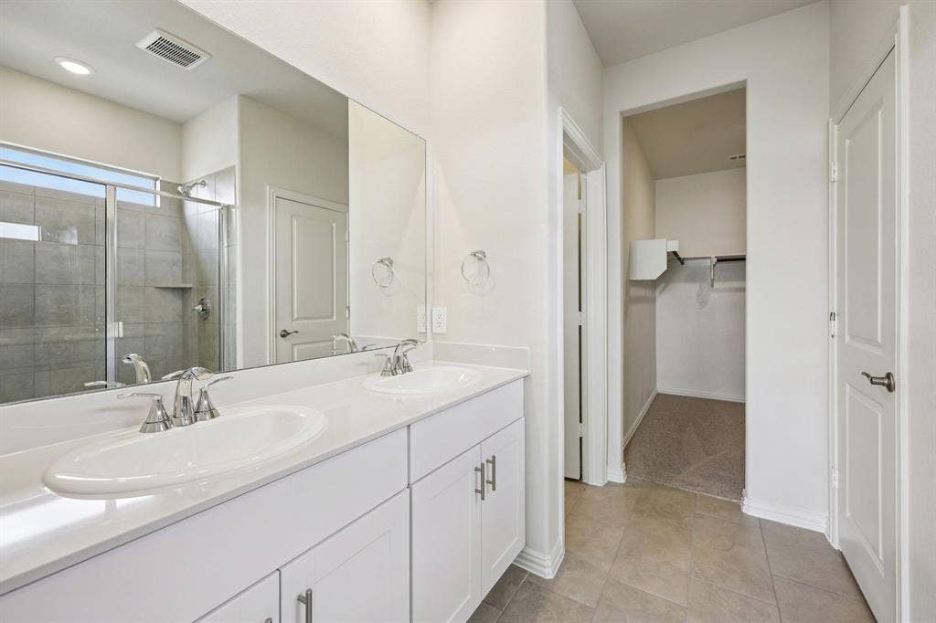 Photo is not of the actual home, but is an inspirational photo of builder’s model home and may depict options, furnishings, and/or decorator features that are not included.