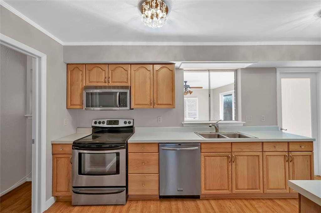 1220 Farnham Court E, Irving, TX 75062 1220 Farnham Court E, Irving, TX 75062