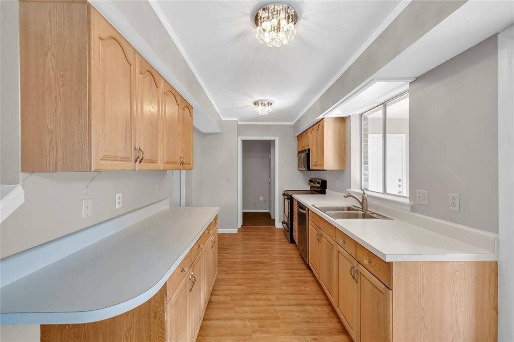 1220 Farnham Court E, Irving, TX 75062 1220 Farnham Court E, Irving, TX 75062