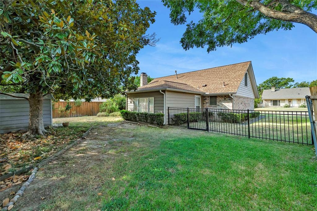 1220 Farnham Court E, Irving, TX 75062 1220 Farnham Court E, Irving, TX 75062