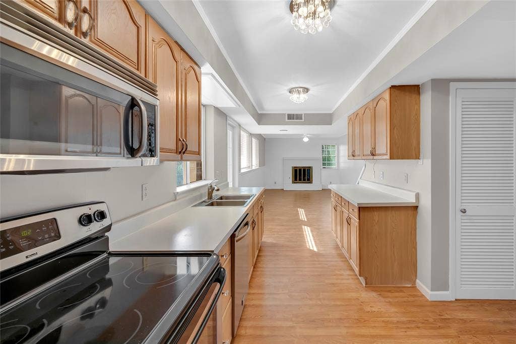 1220 Farnham Court E, Irving, TX 75062 1220 Farnham Court E, Irving, TX 75062