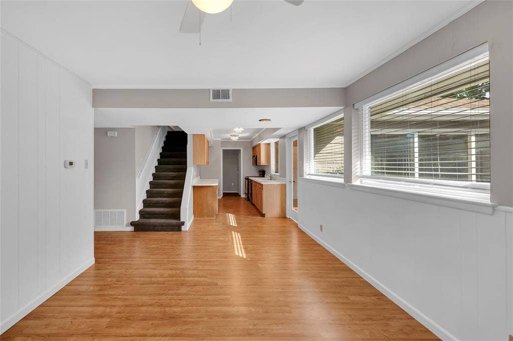 1220 Farnham Court E, Irving, TX 75062 1220 Farnham Court E, Irving, TX 75062