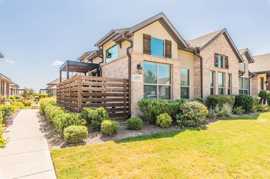 Property photo for 1634 Dewberry Lane, Garland, TX
