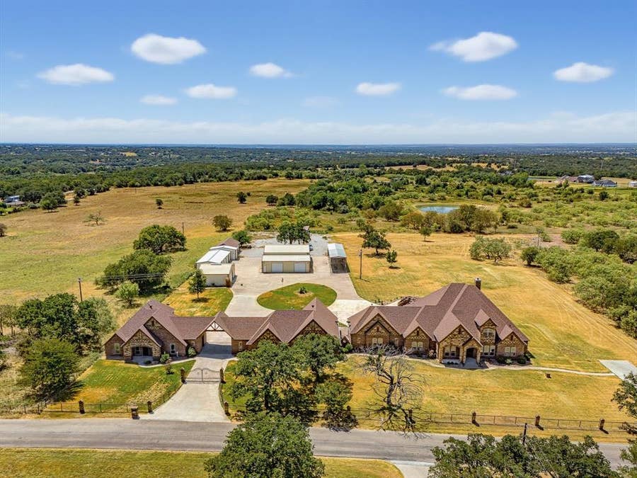 Property photo for 189 Hlavek Road, Decatur, TX