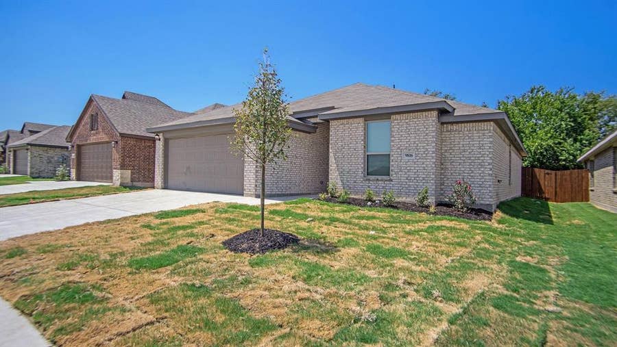 Property photo for 9816 Mescalbean Boulevard, Fort Worth, TX